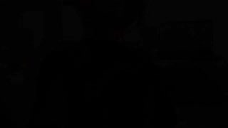 เลขานุการดูดควยเจ้านายและเขาเสร็จบนเสื้อของเธอ เธอแหย่ด้วยลิ้นยาวและเลียอย่างเสียว