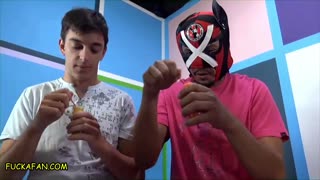 Johnny uit Vegas scoort groot met busty MILF's op feest