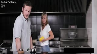 אליסה גאפ רוכבת על זין ענק של יניק לאנאלי גאפינג עם קרמי פאי