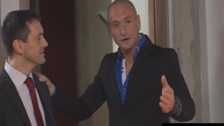 Analna królowa Alysa pragnie wielkiego zabawkowego creampie w biurze