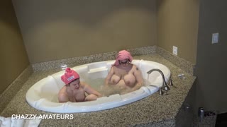 Super nerd menikmati mandi buih santai