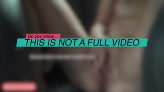 Jeny Smith fährt mit Fremdem, zieht nackt aus und neckt im Taxi