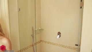 Curioso quanto appassionate le teen lesbiche 18+ sotto la doccia