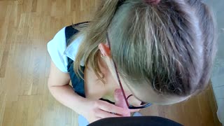 Хей, искаш ли да ме гледаш как смучкам след час и приемам всичко? Толкова горещо!