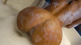 肌肉巨乳熟女桑拿淋浴间被大屌卵蛋深捅内射