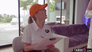 Ух, техниците се натъкват на закръглена красавица вкъщи