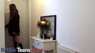 Непослушна молода 18+ доросла зустрічає дисципліну з фірмною рукою