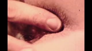 أسرار قديمة مكشوفة في ثلاثية جنسية في الستينيات