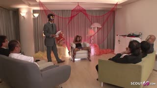 Pequeña teen 18+ japonesa recibe gangbang anal duro