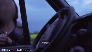 يا إلهي! شاهد هذه المبتدئة ذات المؤخرة الكبيرة أم مثيرة تُدق بقسوة قبل حفلة!