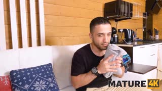 嘿桑拿男孩快来干这个熟女红发光溜骚逼