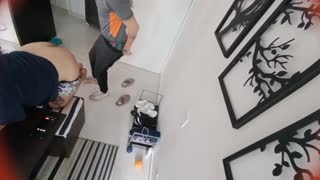 Παίρνω στο μουνί μου το καυλί του ντελιβερά του εστιατορίου