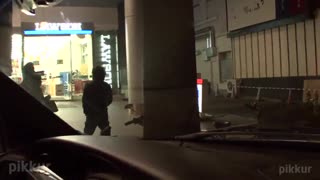 حرارت خام را به خانه ساکورا با دوستش می‌بریم