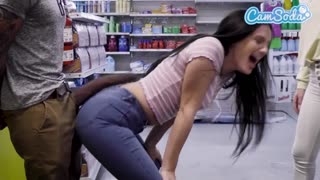 Amateur 18+ mama BBC enorme profundo y follada a pelo en webcam pública