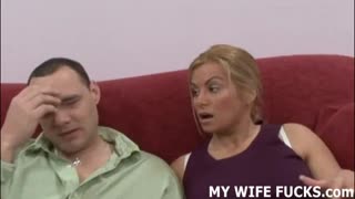 شاهد حبيبتك تتلقى نيك BDSM عنيف بينما تدلك زبك