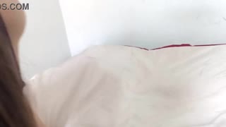 Справжня дружина зраджує, люблячи міняти трахи з незнайомцями у свінгерських барах! Епізод 1