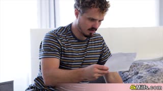 Вау, моя рудоволоса мачуха в костюмі кролика, і це так сексуально та дико!