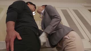 இயோரி ஃபுருகாவா: திருமண திட்டமிடுபவர் மணமகனின் பதற்றத்தை சிறப்பு பராமரிப்புடன் குறைக்கிறார்