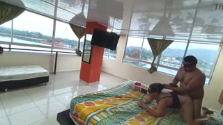 Dzika wycieczka do hotelu z żoną szefa kończy się eksplozją creampie