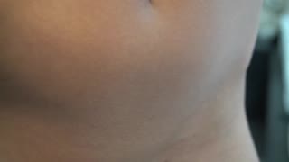 واہ یہ خوبصورت ملف بڑے ڈلڈو پر اچھل رہی پوزیشن بدلتی لطف لے رہی