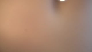 Geile MILF hüpft auf Riesen-Dildo, wechselt Positionen und liebt es!