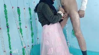 Wow, Desi-bruden Amrozia Jan får en hård pounding på første nat! Indisk brudgom dominerer i landsbyen!