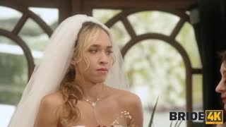 Düğün gelini çorapla nişanlısının kıllı amlı iri memeli sikilişini izliyor