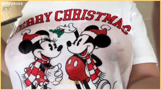 Kućna bujna kućanica vlažna božićna igra s sisama