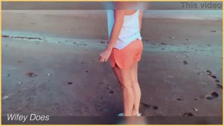 Này, xem cô gái nóng phô bày ngực lớn lúc hoàng hôn!