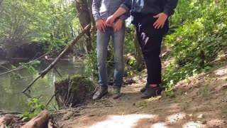 Гей, хочеш побачити розпусну MILF з величезною дупою, яка ссе на вулиці та хапає мій член?