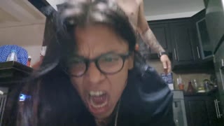 Pukulan Keras dengan Latina Colegiala Seksi di Dapur, Selesai di Kacamata Nya