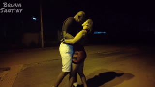 Negaorubi Picudo meglátja Bruna Santiny-t túraösvényen