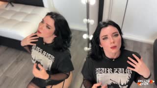 Вау, справишься с жестким аналом этой черной металлистки в сексуальных чулках с POV кончей?!