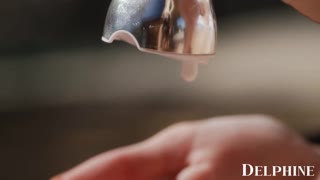 Madison Summers enduite pour une baise hardcore au bord de la piscine