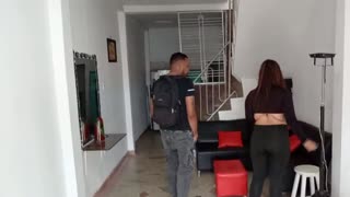 เดาไหมว่าฉันเย็ดผู้ชายคนแรกที่เจอในถนนด้วยเซอร์ไพรส์ใหญ่ 😜