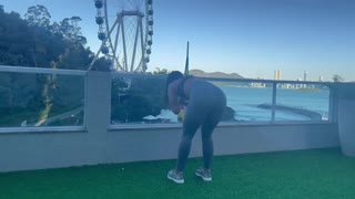 Вона спокушує хлопця з'їсти її пизду в квартирі