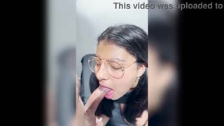 Uskyldig amatør frister med første suging før facial sædshot