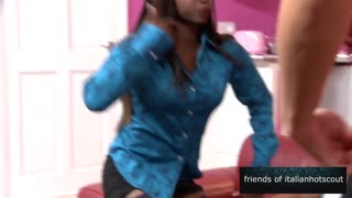 நல்ல இன்டர்ரேஷியல் த்ரீசோம் ஸ்டீமி ப்ளோஜாப் ஆக்ஷனுடன்