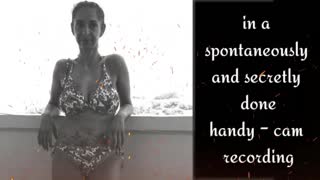 Hubert напъхва в стегнатата й задна врата и излива сквирт дълбоко в анал