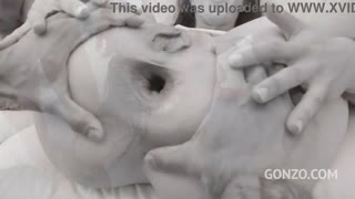 Genç Lenna Ross ilk gonzo sahnesinde 4'e 1 hava geçirmez DP yapıyor