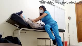 Ultra viral! Doctorul se încinge cu pacienta pentru porn homemade fierbinte în biroul spitalului