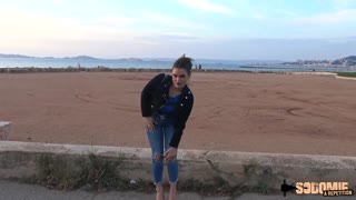 Стройная брюнетка Claudia в белье трахается в анал с французским любовником