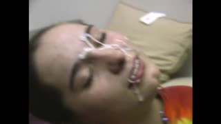 वाह, हे पाहा! हे वेडे अमेच्युर फेशियल संकलन!