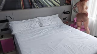 jeg bliver så ophidset af at se Sophia Lockes busty striptease