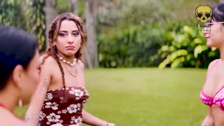 Åh Mand, Det Forventede Jeg Ikke… En Afslappende Massage Blev Til En Vild Lesbisk Tredsomme!