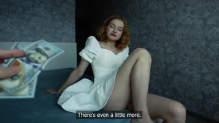 瘦金发小可爱借钱不成抓鸡巴猛深喉狂吞精液