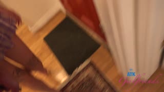 मेलानी मैरी यूनिफॉर्म वाली छात्रा लंड गहराई से चूसकर जोरदार सवारी?