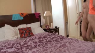 האם תחת צמוד של הרוסייה Milla Yul עם צמות משתוקק לקרם פאי יומי?