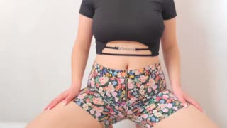 Svlaci me pa jebi moje ogromne sise jako - LuxuryOrgasm