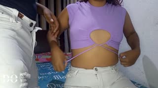 Anh bạn đang làm việc nhà nhưng tôi muốn đụ, nên chúng tôi đồng ý và tôi lướt vào cho đến khi cô ấy vắt kiệt tôi